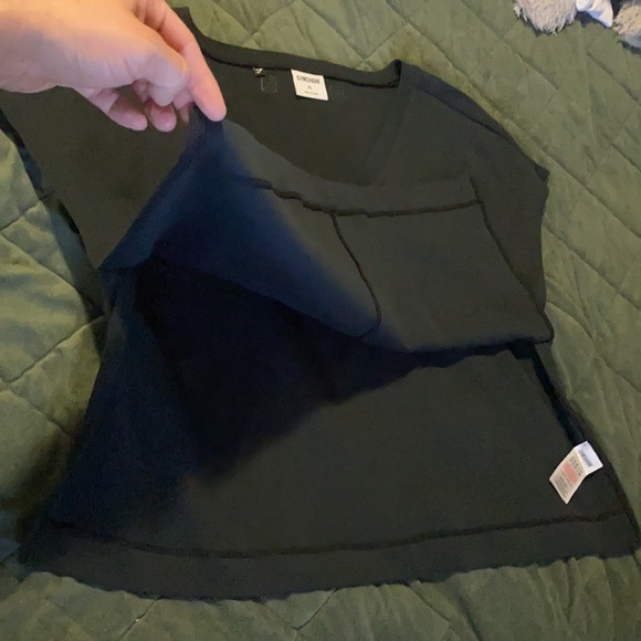 BLK Gymshark Top - Picture 2 of 7